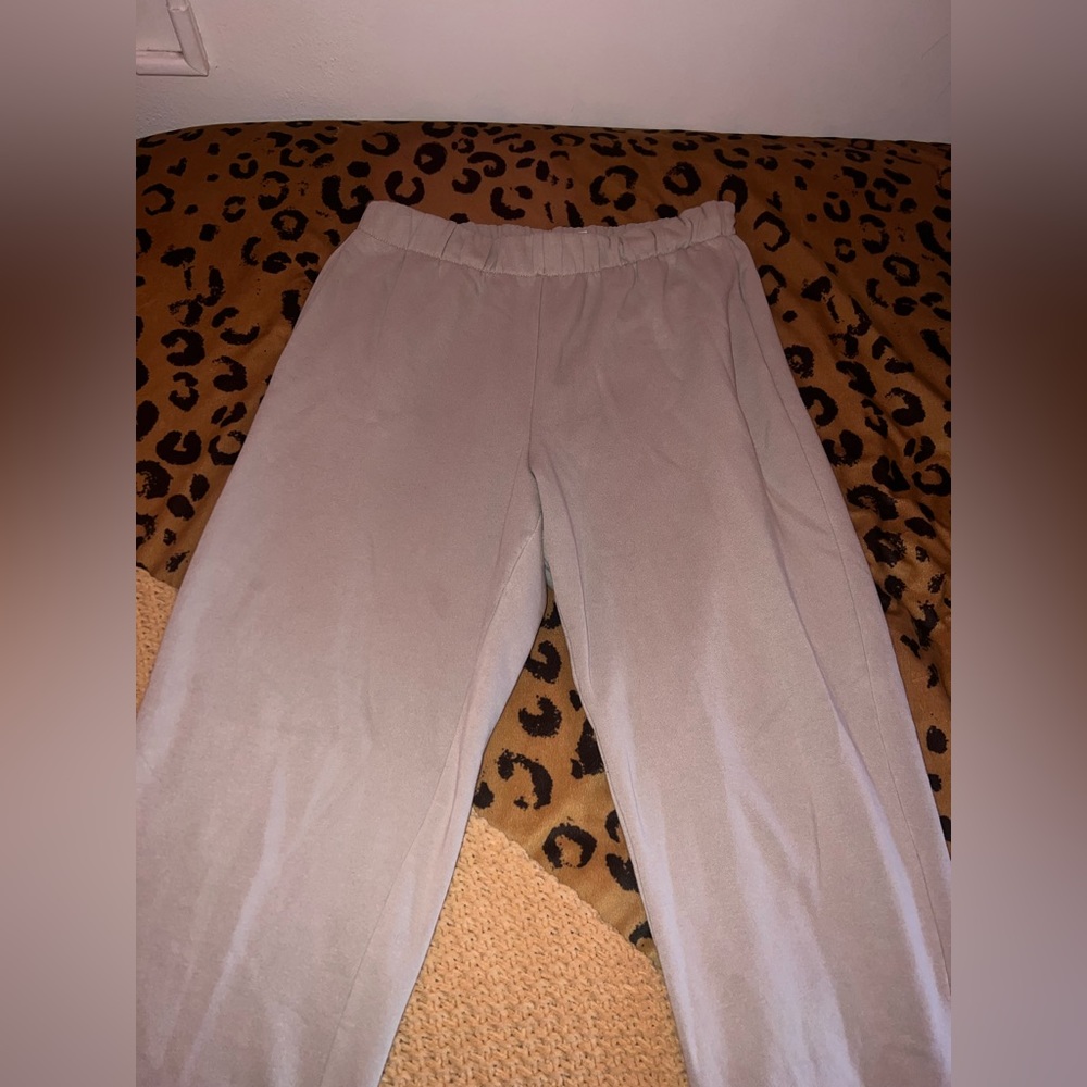 cute and comfortable beige sweatpants from h&m